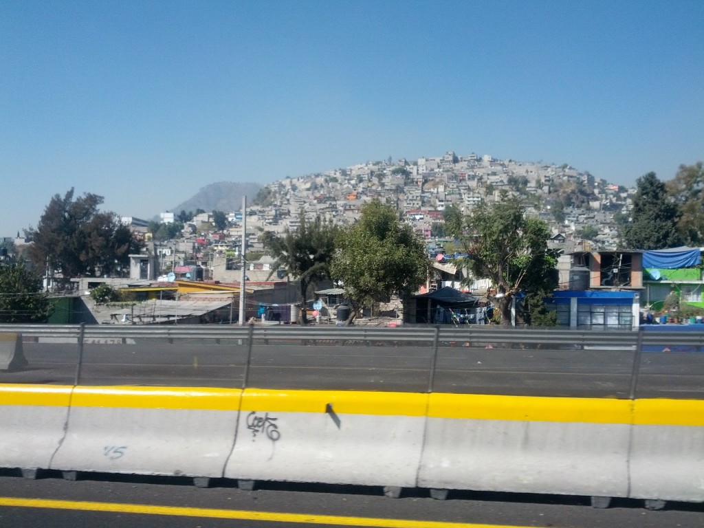 Teotihuacan yolu boyunca karşılaştığımız gecekondu mahalleleri