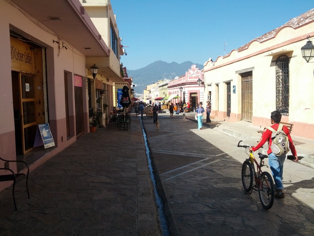 San Cristóbal de las Casas'ın renkli ve enerji dolu sokakları