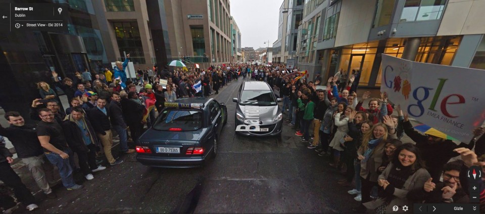 Dublin'de street view aracı ne zaman ofis önünde geçse tüm Google olarak kayıtlara geçmeye çalıştık. 