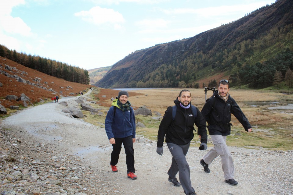 Glendalough'ın, Dublinliler arasında yeri özeldir. Ne zaman insanın canı biraz trekking, biraz doğa yürüyüşü çekse, milyonlarca opsiyonu olan (!) Dublin'de gidilen yegane parktır. Peru'da yapacağımız Inca Trail yürüyüşü hazırlıkları kapsamında Recep ve Ahmet'le yaptığımız trekking antrenmanlarımızdan.